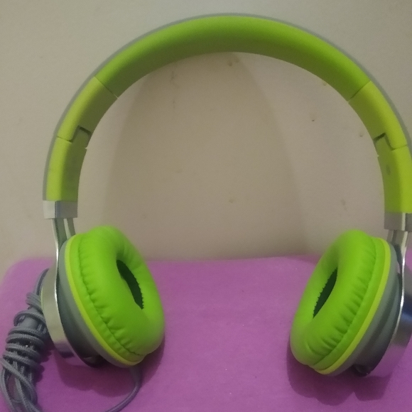 Headphones, Bluetooth Headset, Earbuds - Picture 1 of 8